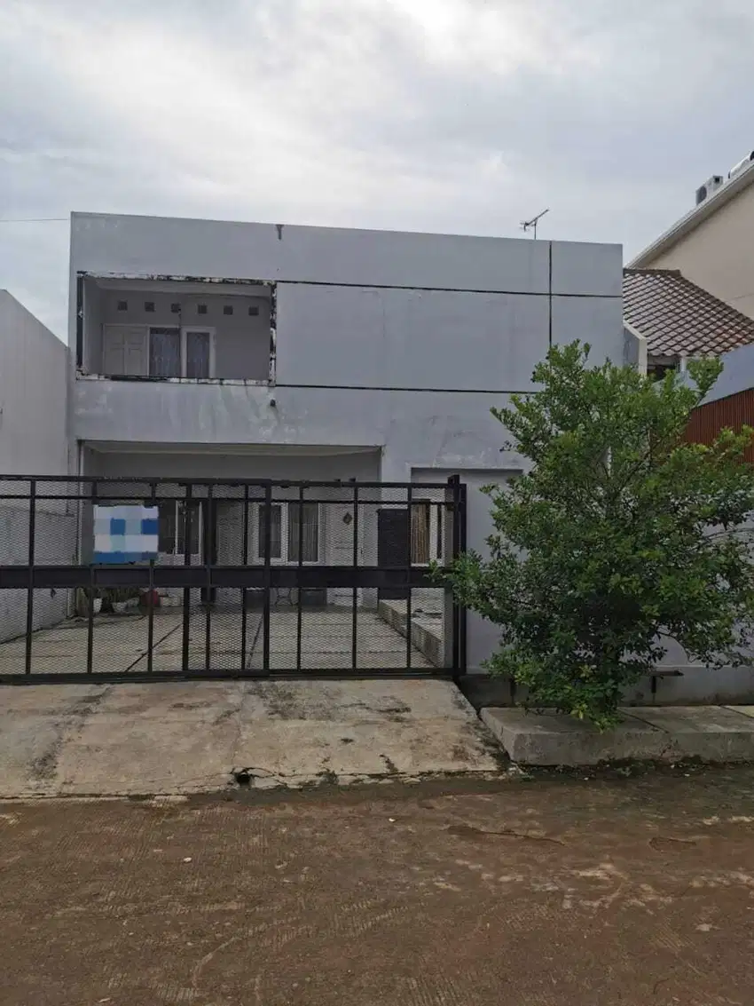 Jual Cepat Rumah 2 Lantai Renov  SHM, Row Jalan 10 Meter  Bintara