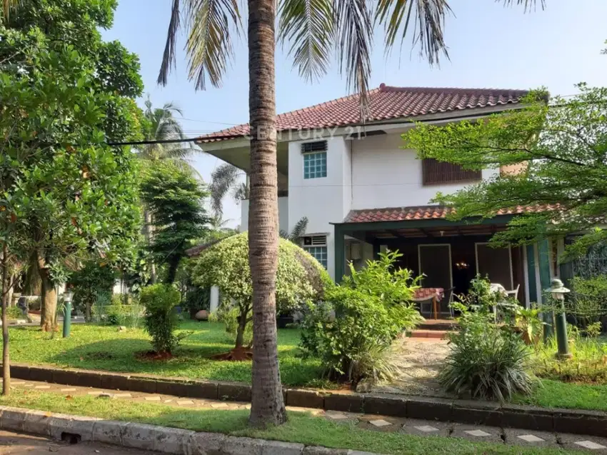 Rumah Mewah Dengan Taman Lingkungan Nyaman Di Bintaro JS16352