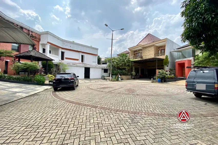 RUMAH DILINGKUNGAN YANG NYAMAN, TENANG, LUAS DAN DEPAN JALAN KULDESAK