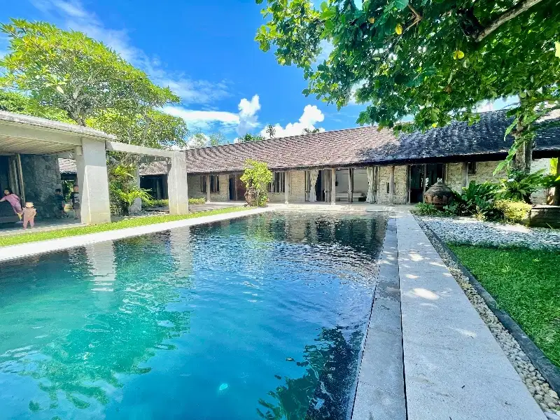 Villa Beachfront Eksotis 4 Bedroom Di Pantai Saba Gianyar