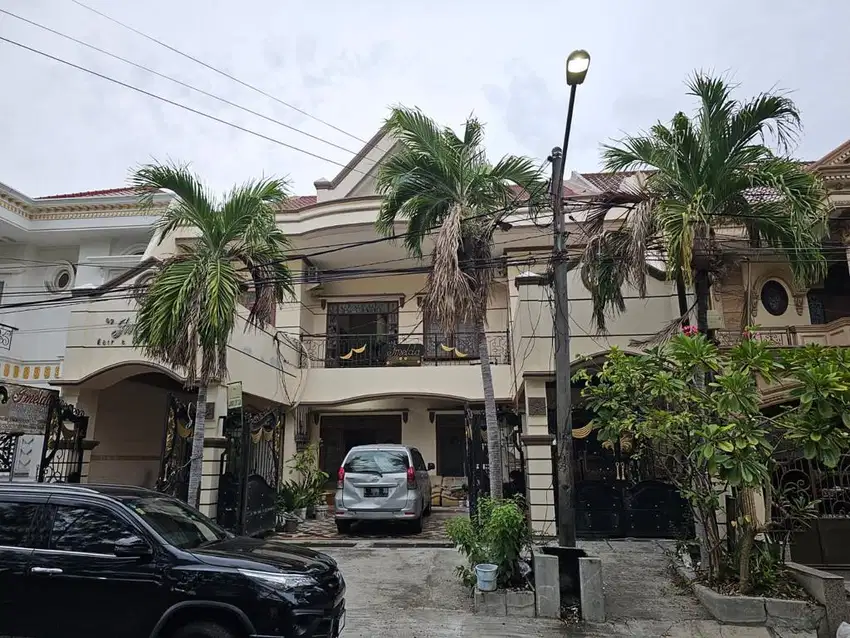 Nginden intan boulevard dalam komplek perumahan