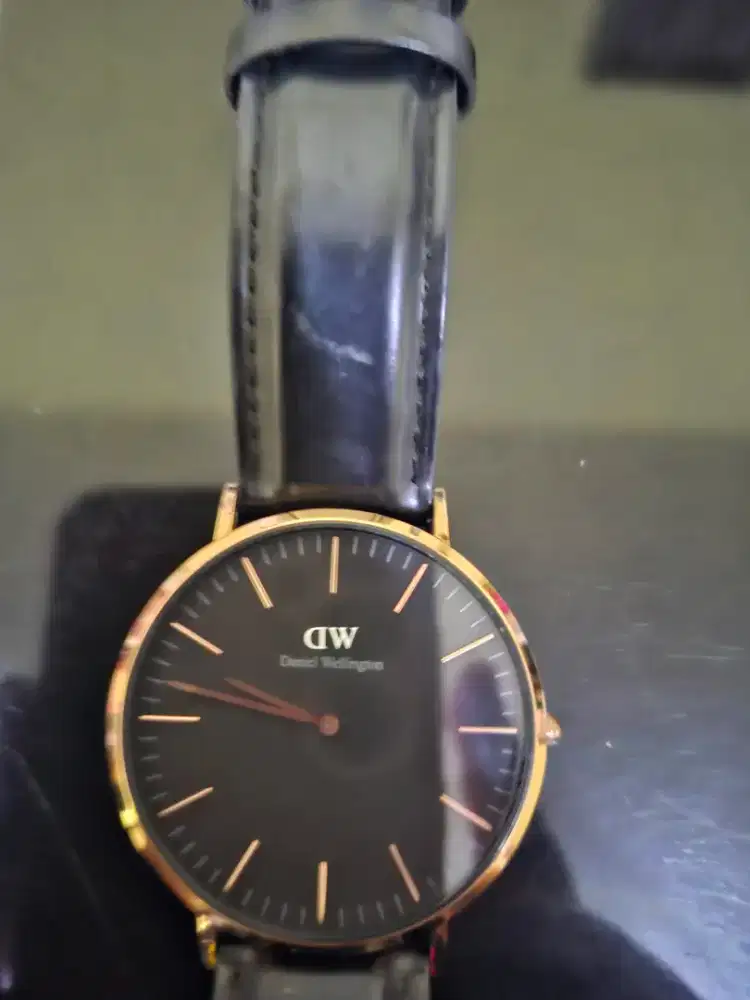 Dijual jam DW ori bekas