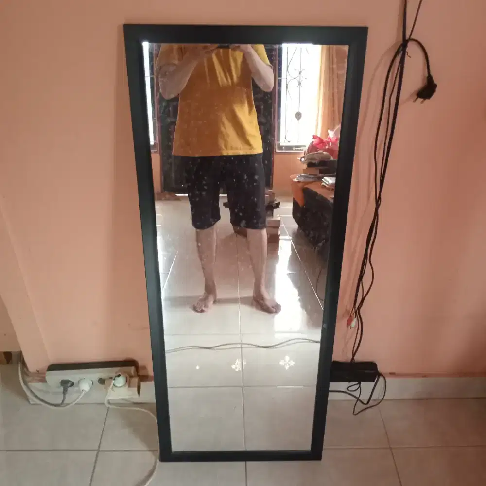 Kaca cermin gantung