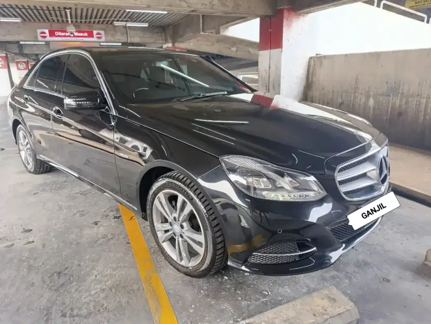 ISTIMEWA!! (KM24RB) (TDP15jt) MERCEDES-BENZ E200 AVANGARDE 2015