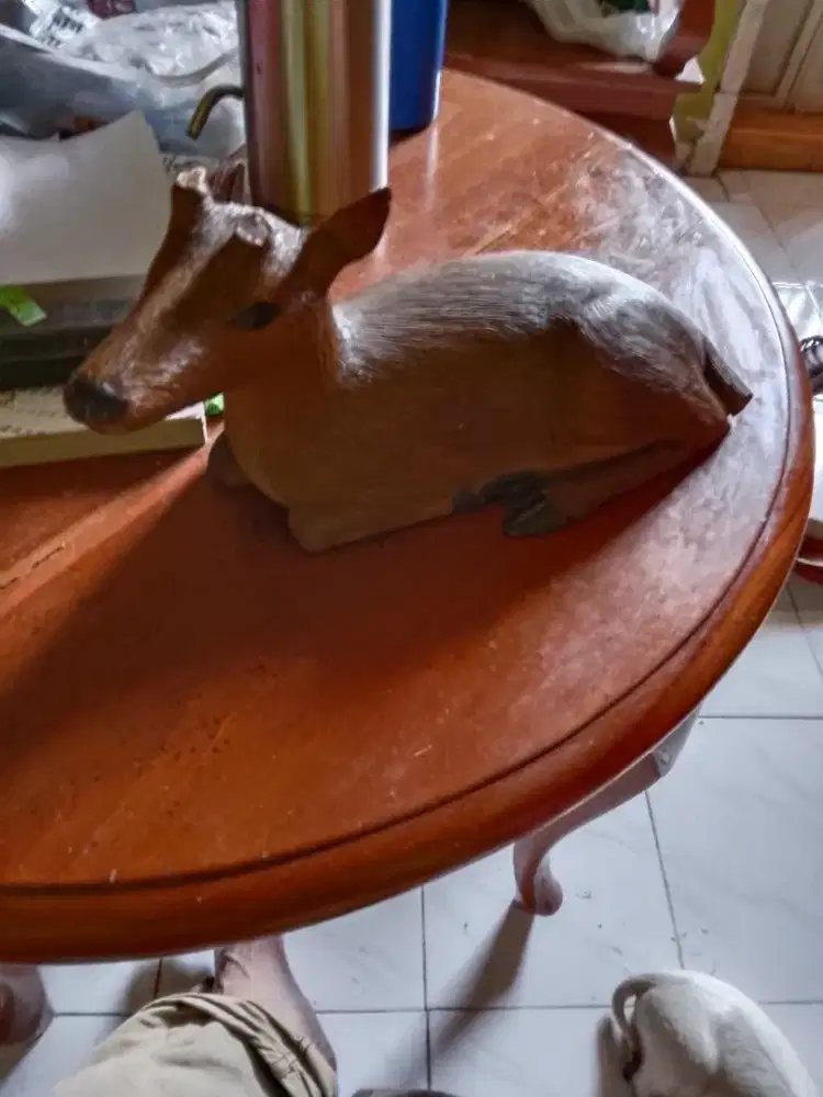 Patung  rusa kayu jati