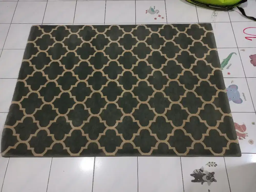Karpet lantai tamu