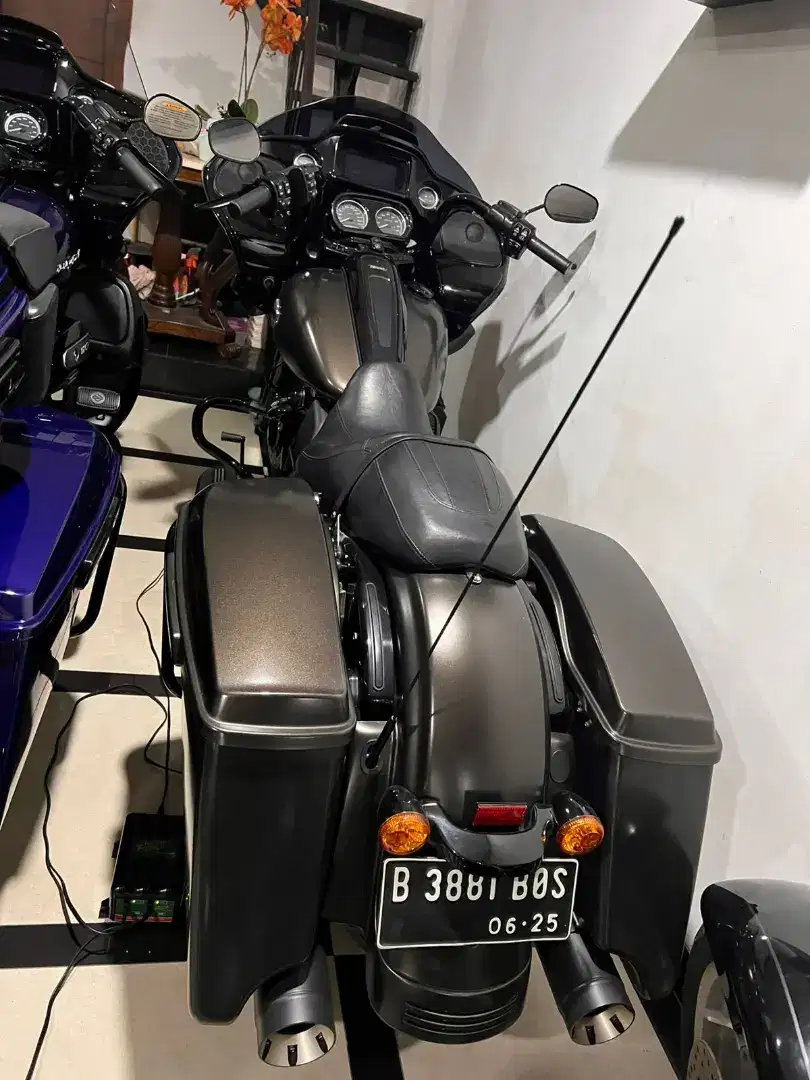 Harley Davidson Road Glide 2022 matte grey
