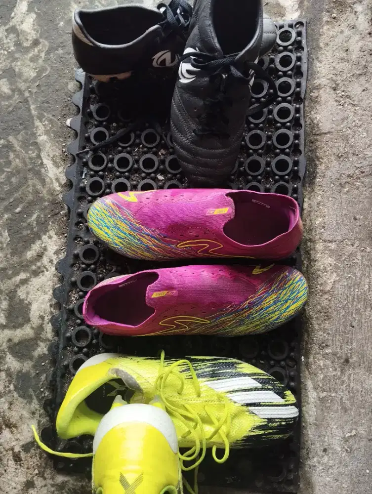 Sepatu Sepak Bola Anak
