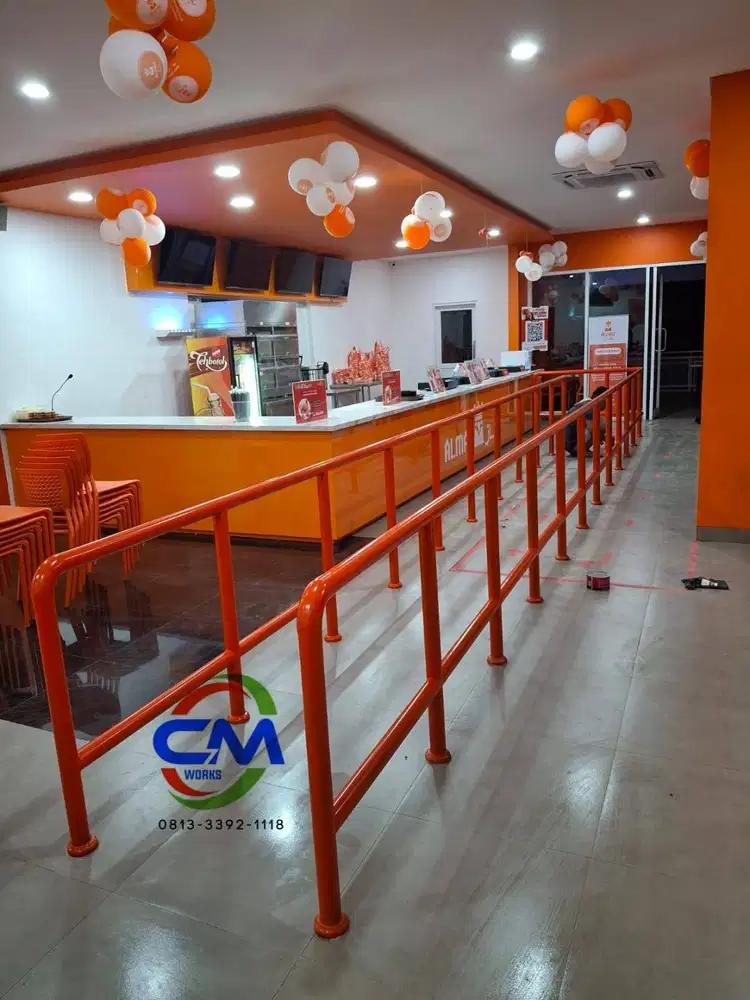 RAILING SEKAT PEMBATAS ANTRIAN BESI KOKOH