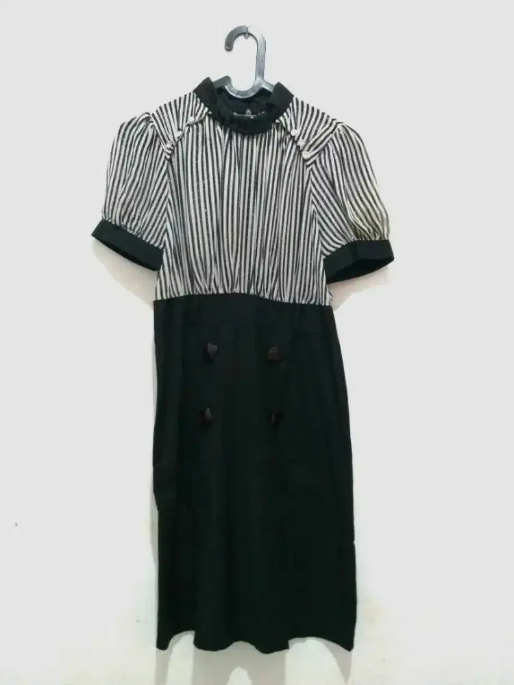 Dress Garis Hitam Putih