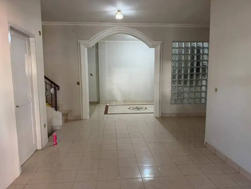 Dijual/Disewakan Rumah 2 Lantai Lokasi Strategis di Nusa Loka, BSD