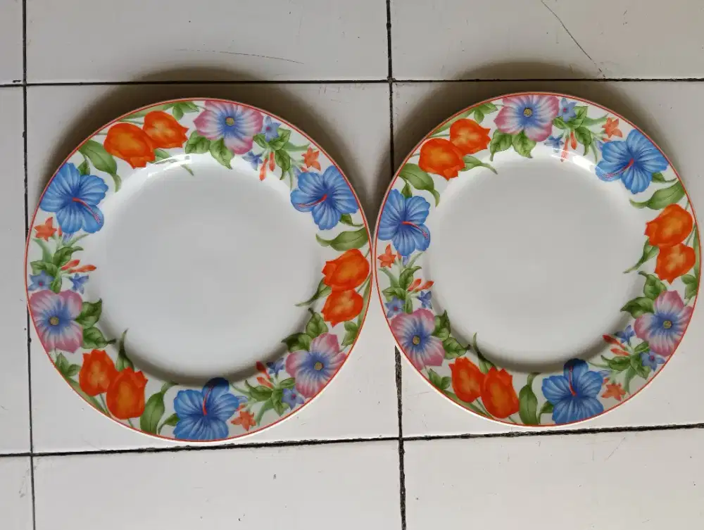 Finest porcelain 2 pcs
