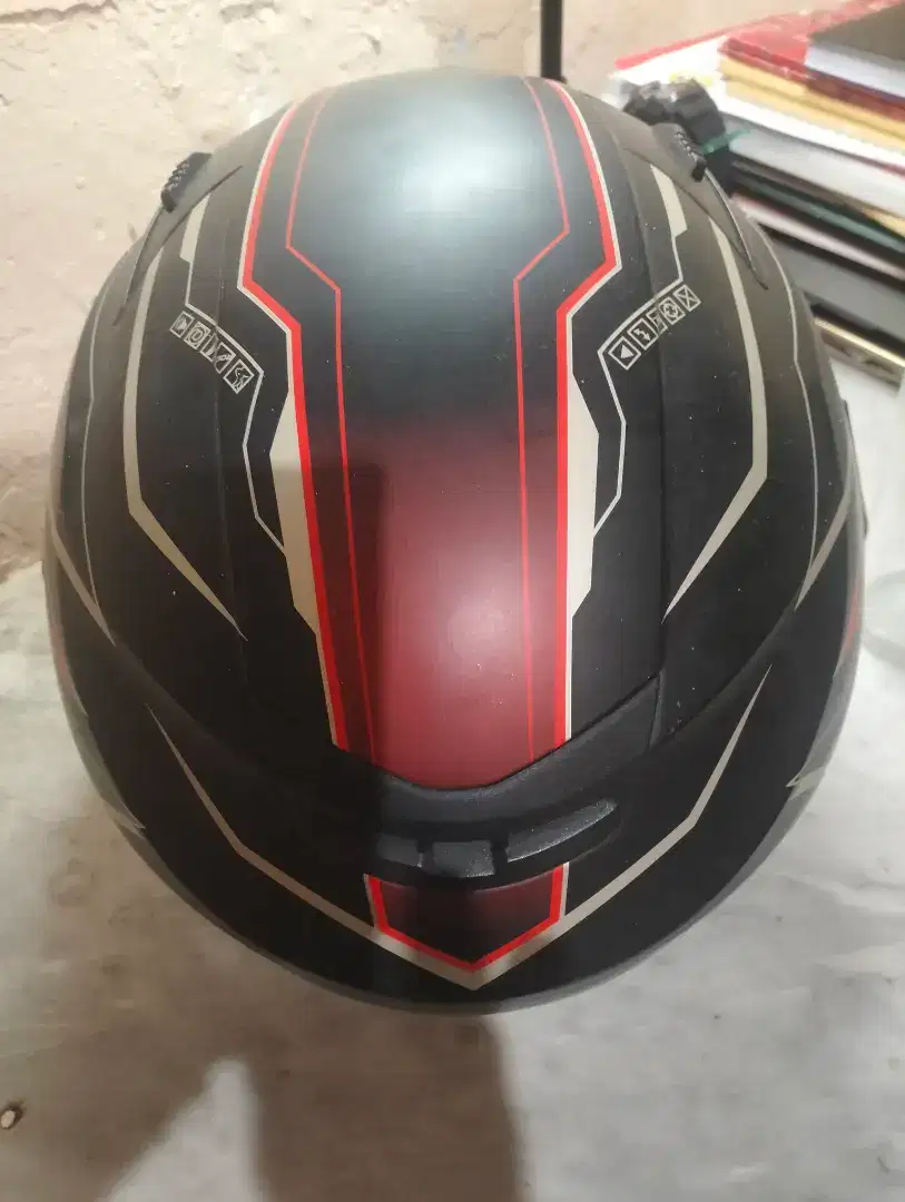 Helm Zeus 611 kondisi jarang dipakai dari baru, bisa cek barang