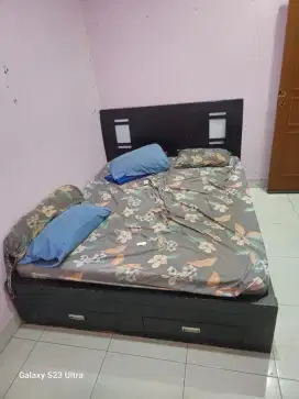 Tempat tidur sama kasur dan bantal