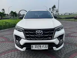 FORTUNER 2.8 GR SPORT DIESEL MATIC TRIPTONIC KICK SENSOR 2022 PUTIH
