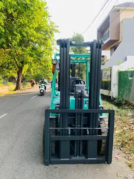 FORKLIFT BEKAS MITSUBISHI GRENDIA FD30ND 3 TON MAST TRILIFT SIAP KERJA