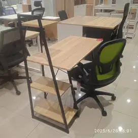 Meja kerja atau belajar Fais Selma