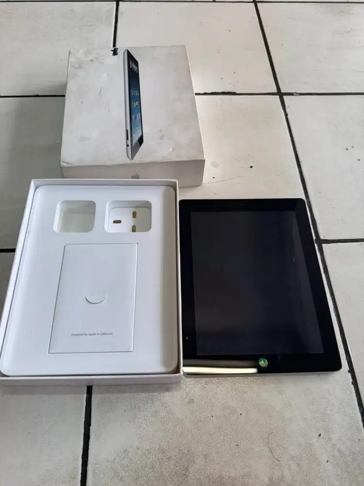 Apple ipad 4 seri A1460 kondisi ga bisa di charge
