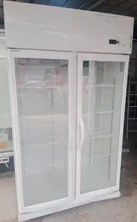 Showcase 2 pintu