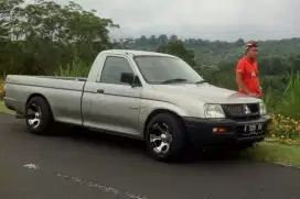 Jual Mitsubishi L200 tahun 2005 silver antik built up