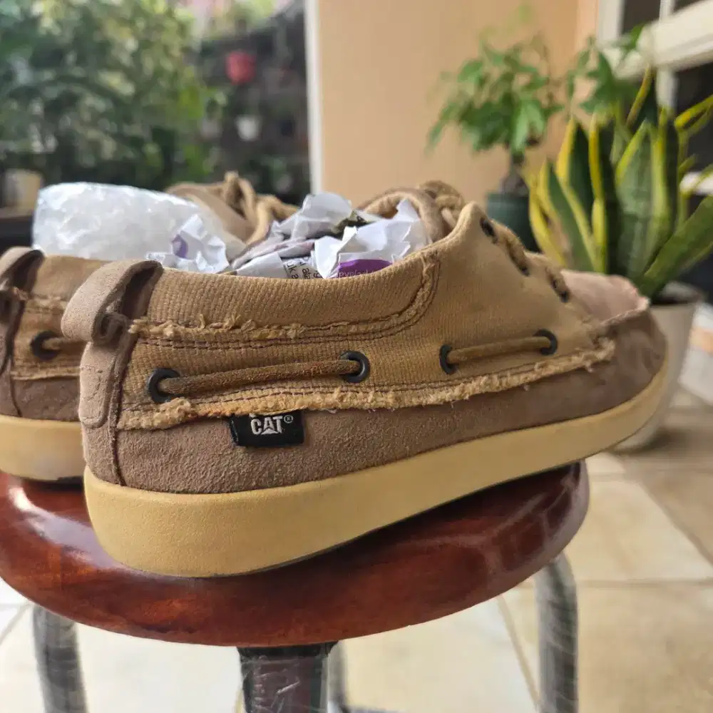 Second sepatu sneakers caterpillar size 41