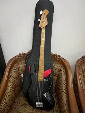 Squier Jazz Bass VM 77 2013