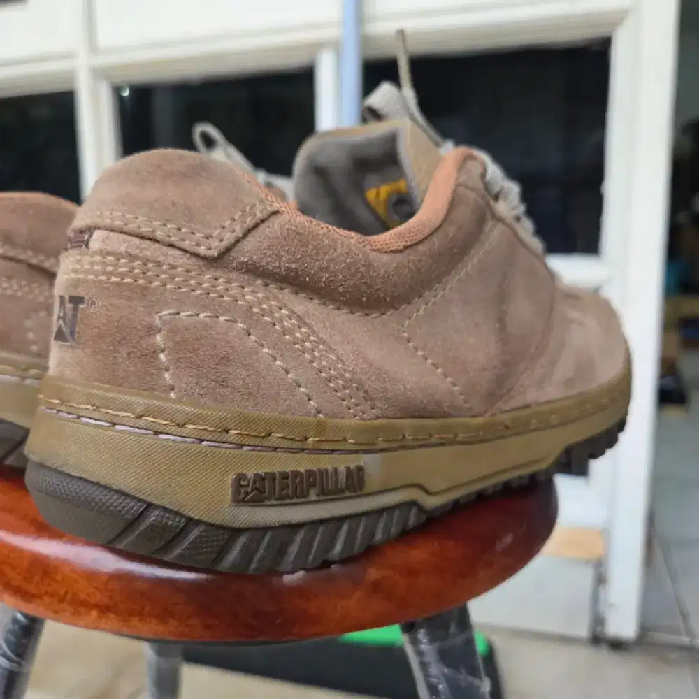 Second sepatu sneakers caterpillar size 41