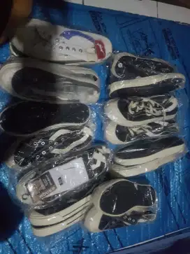 Jual sepatu   berbagai ukuran 8pasang jual murah aja