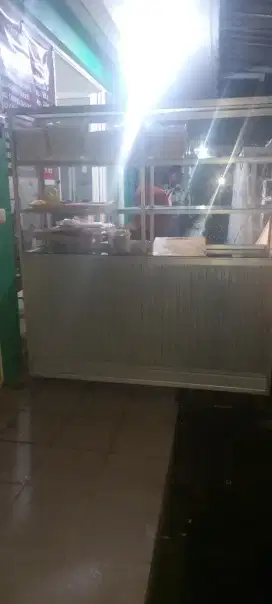 Etalase serbaguna