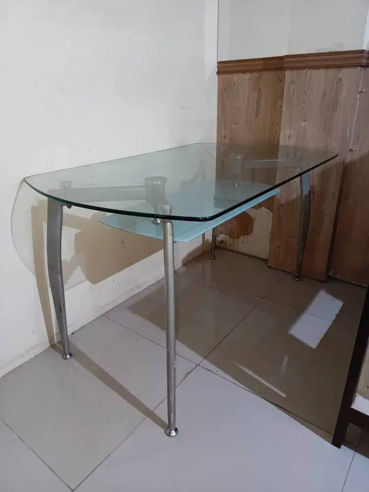 Meja Kursi Makan kaca 1 set (4 kursi ) Jual Cepat ,nett