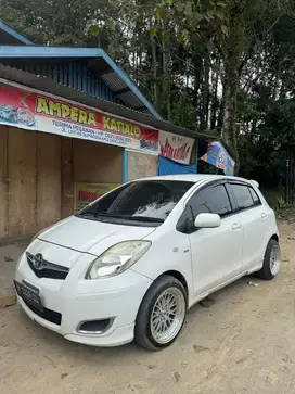 Dijual Yaris Type E 2011