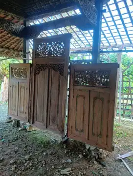 Pintu jendela kuno uran halus