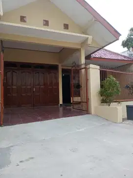 Di Kontrakan Rumah dekat Merr