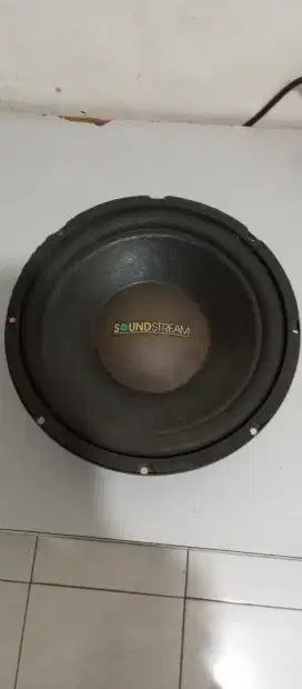 Subwoofer soundstream 10