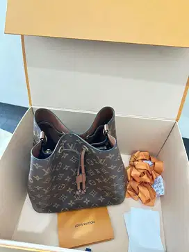 LOUIS VUITTON NEONOE