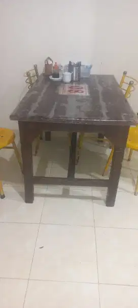 Meja restoran kayu jati kokoh