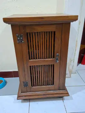 Lemari jati serba guna