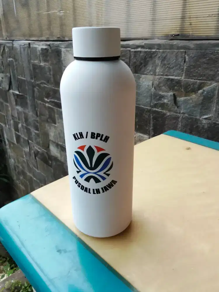 Tumbler putih ukuran sedang nego