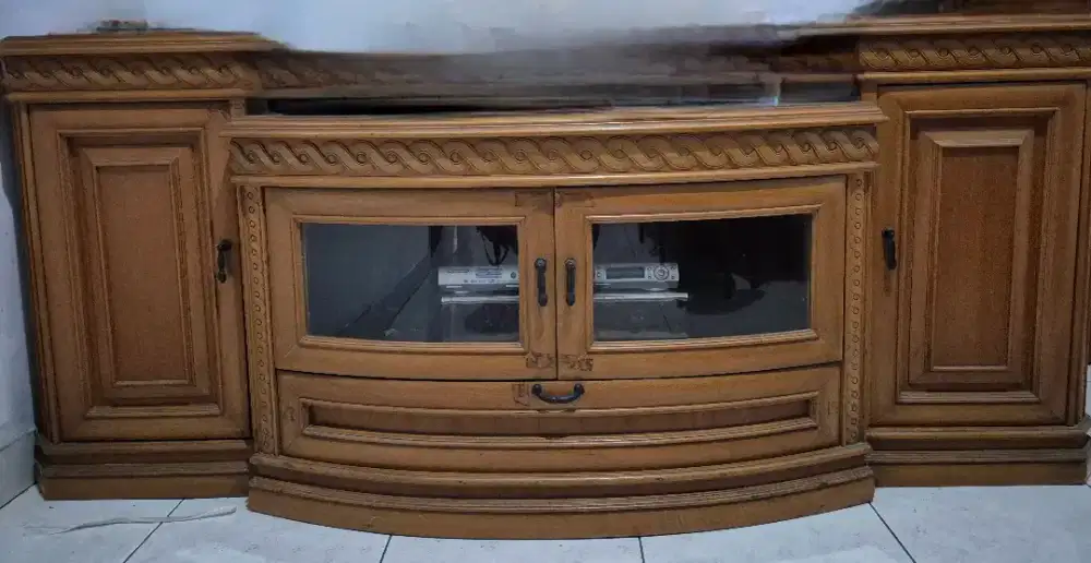 Meja Laci Kayu tempat TV warna cokelat