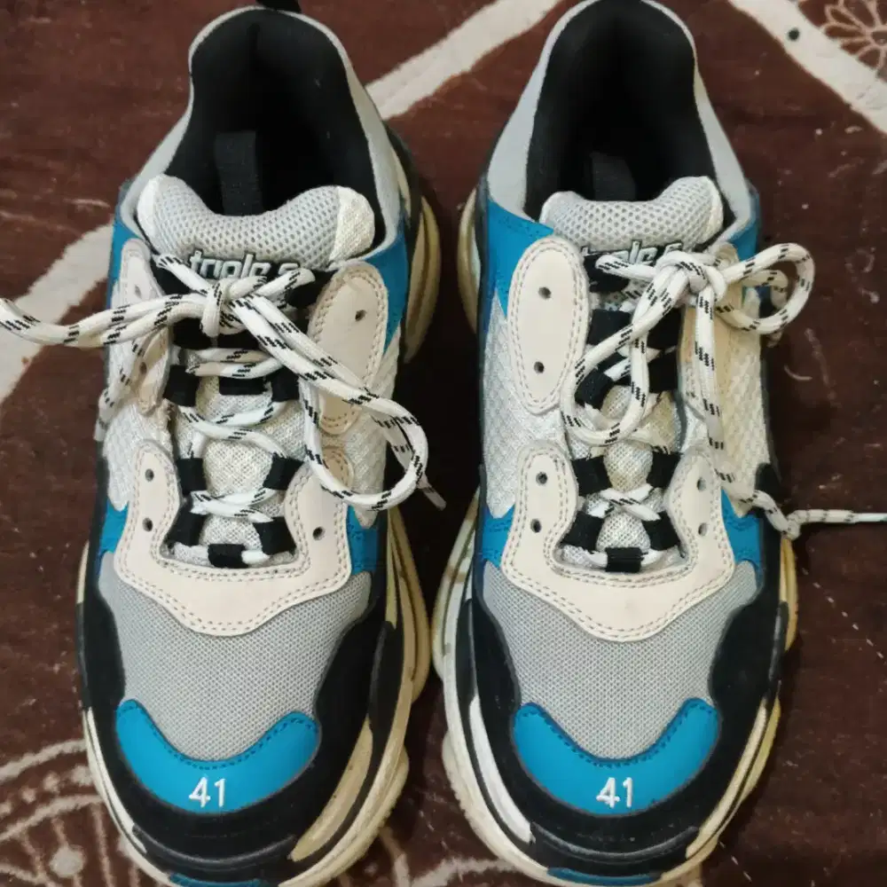 Sepatu balenciaga triple s 41