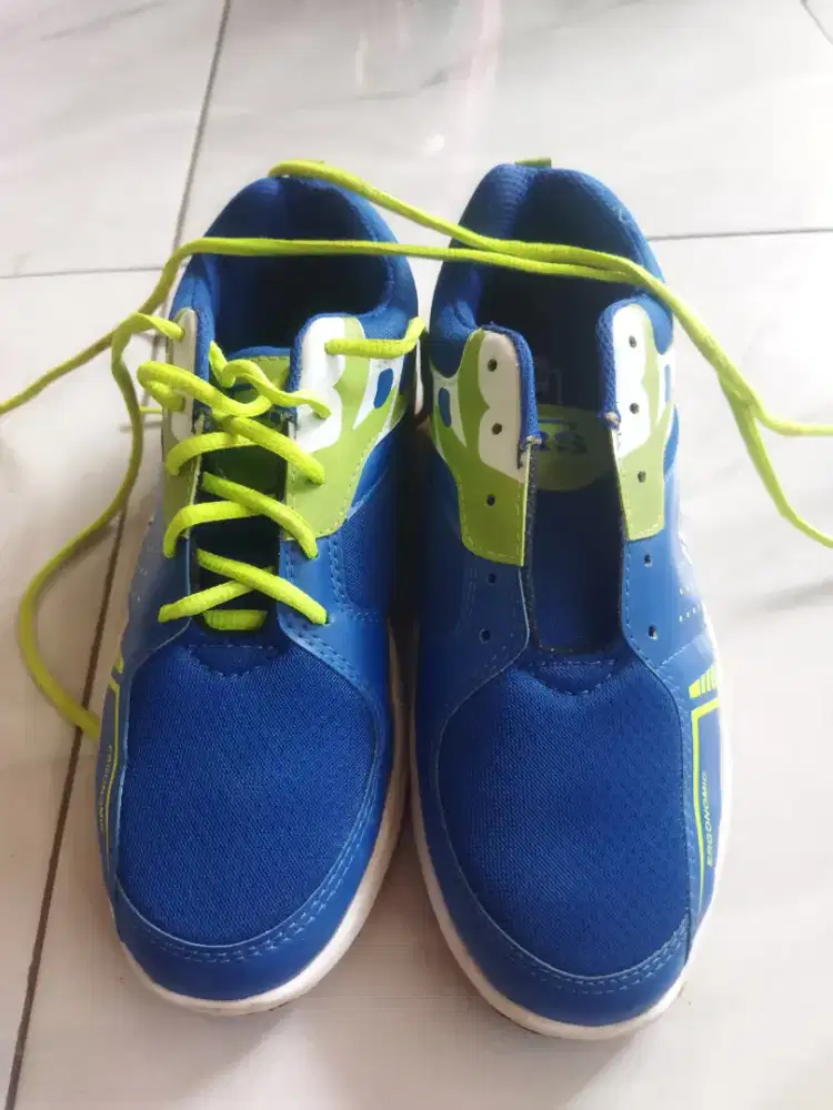 Sepatu Badminton RS 798 Size 39
