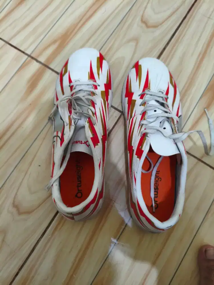 Sepatu futsal ortuseight  volt v2 original