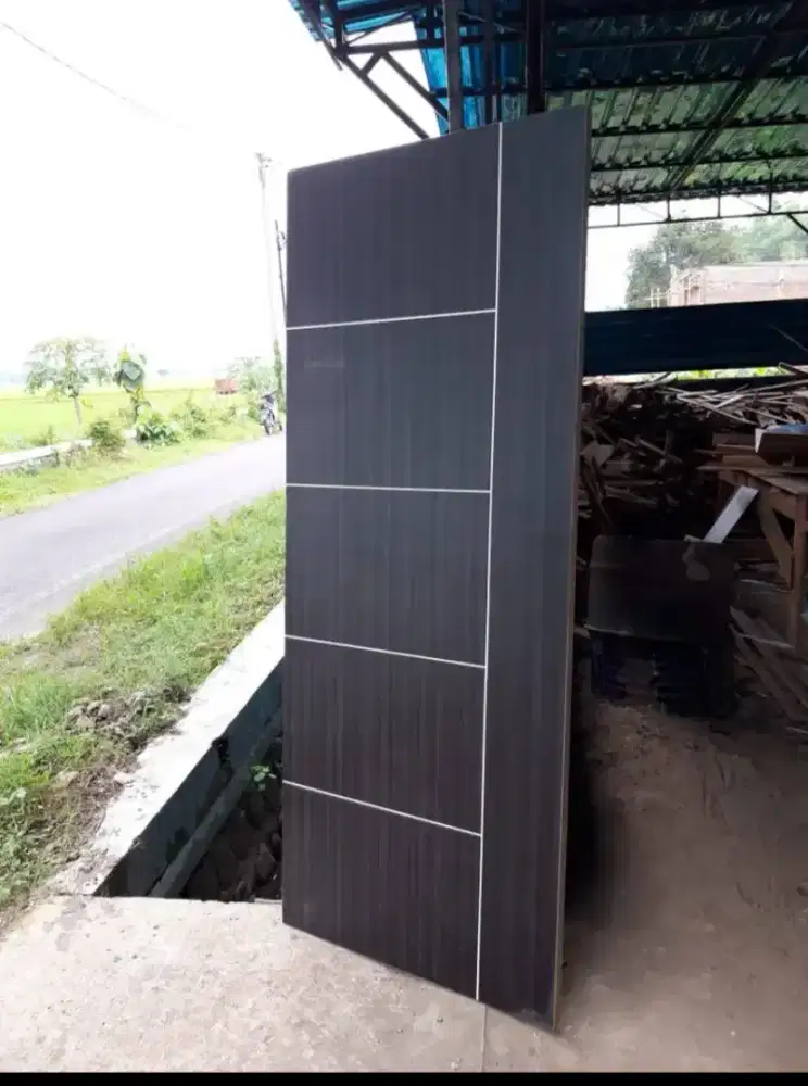 Pintu triplek minimalis