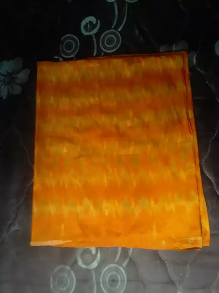 Jual- 1kain sarung Satin/Warna masih cerah//Lengkapi koleksi Ibu