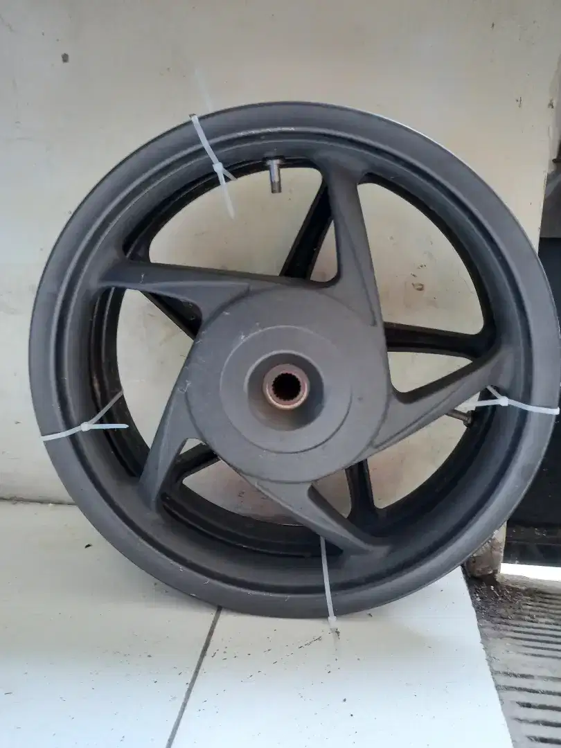 Velg bawaan Honda Beat 2014 ( Original AHM bawaan Motor ).