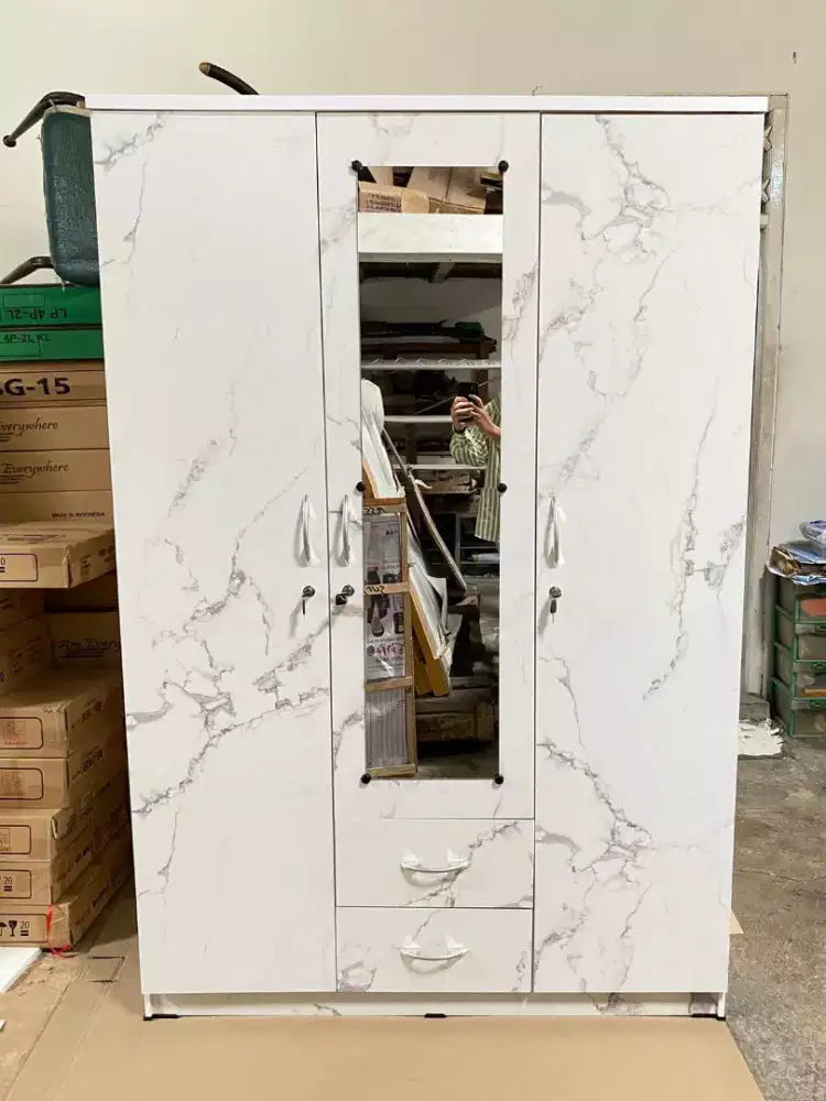 Lemari baju 3pintu banyak rak dan hanger,Gratis ongkir sampai rumah