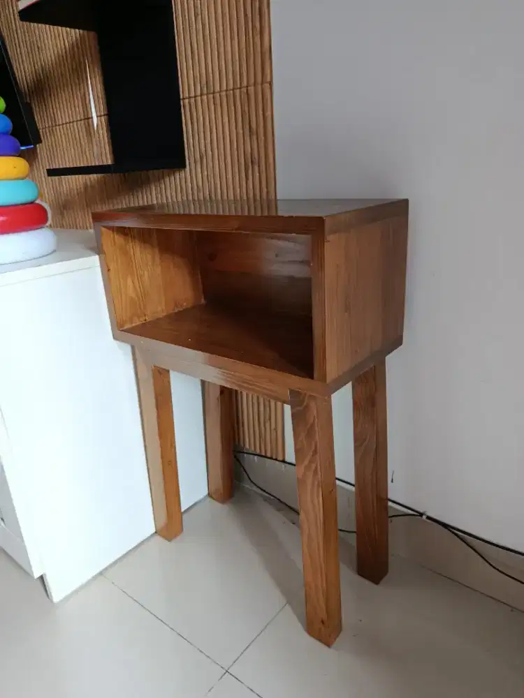 meja nakas kayu (2 unit)