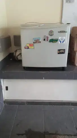 Dijual kulkas mini tosibha