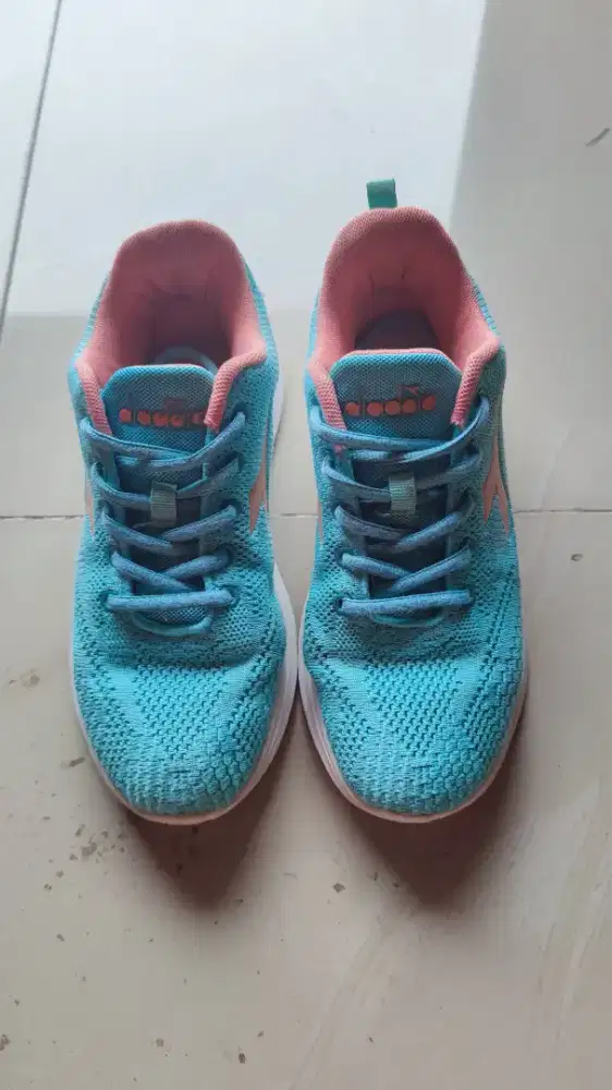 Sepatu Diadora running casual 38
