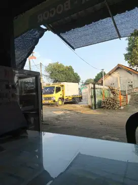 Cari pekerjaan, crew outlet. Atau Karyawan retail toko material